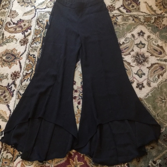 Masseys Black Ruffled Hem High-Low Flare Pants size Small - Picture 1 of 10